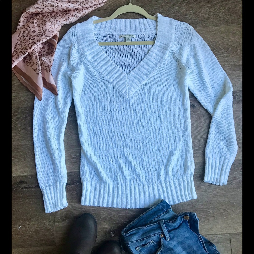 Banana Republic white v-neck sweater